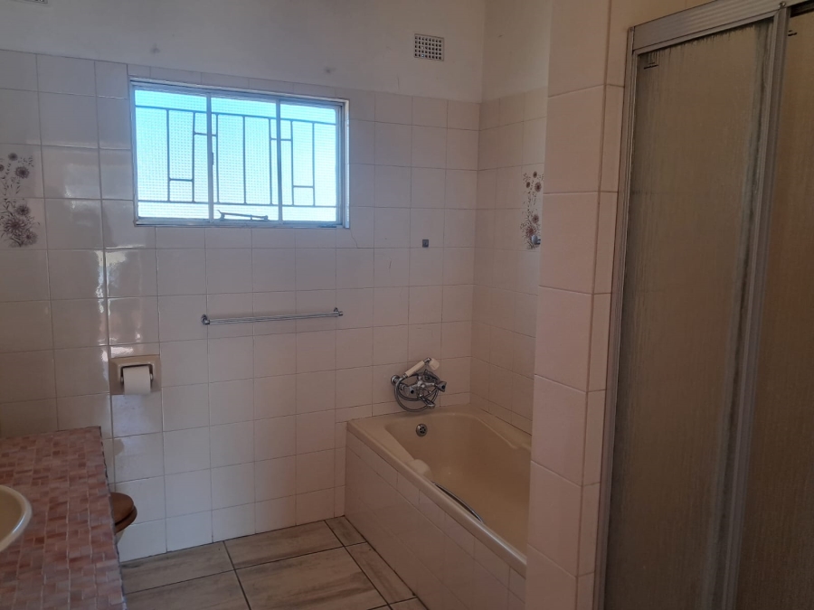 5 Bedroom Property for Sale in Flamingo Park Free State